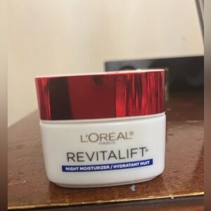 L'Oréal Revitalift Night Moisturizer - White with Red Cap